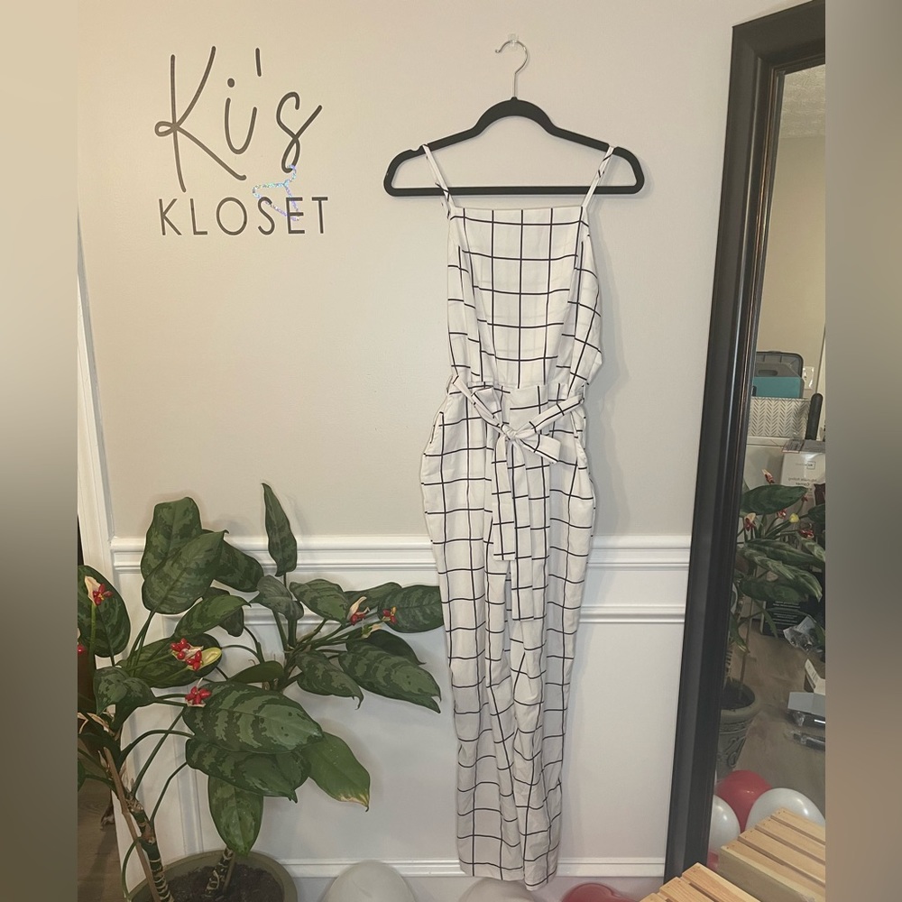 Grid Patterned Jumpsuit with waist tie